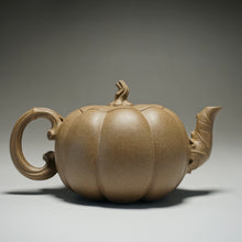 Load image into Gallery viewer, Fully Handmade Lao Duanni Pumpkin Yixing Teapot by Fan Aijuan 全手工老段泥南瓜壶 (范爱娟制) 230ml
