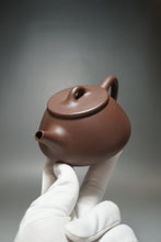 Load image into Gallery viewer, Dicaoqing Shipiao Yixing Teapot 底槽青平盖石瓢 235ml
