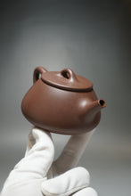 Load image into Gallery viewer, Dicaoqing Shipiao Yixing Teapot 底槽青平盖石瓢 235ml
