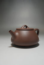 Load image into Gallery viewer, Dicaoqing Shipiao Yixing Teapot 底槽青平盖石瓢 235ml
