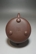 Load image into Gallery viewer, Dicaoqing Shipiao Yixing Teapot 底槽青平盖石瓢 235ml
