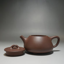 Load image into Gallery viewer, Dicaoqing Shipiao Yixing Teapot 底槽青平盖石瓢 235ml
