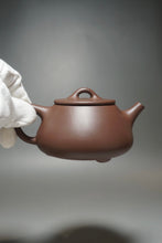 Load image into Gallery viewer, Dicaoqing Shipiao Yixing Teapot 底槽青平盖石瓢 235ml
