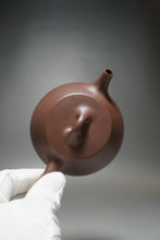 Load image into Gallery viewer, Dicaoqing Shipiao Yixing Teapot 底槽青平盖石瓢 235ml
