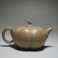 Load image into Gallery viewer, Fully Handmade Lao Duanni Pumpkin Yixing Teapot by Fan Aijuan 全手工老段泥南瓜壶 (范爱娟制) 210ml
