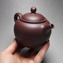 Load image into Gallery viewer, Lao Zini Sudai Yixing Teapot 老紫泥素带 240ml

