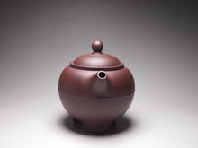 Load image into Gallery viewer, Lao Zini Sudai Yixing Teapot 老紫泥素带 240ml
