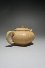 Load image into Gallery viewer, Fully Handmade Benshan Duanni Hexagon Gongdeng Teapot with carving and gold flecks by Qian Xuemeng 全手工本山段泥六方宫灯带刻绘洒金钱雪梦制 250ml
