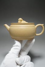Load image into Gallery viewer, Fully Handmade Benshan Lüni Xiushi Hanwa Teapot by Hu Manshan 全手工胡漫山本山绿泥绣狮汉瓦 250ml
