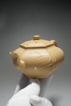 Load image into Gallery viewer, Fully Handmade Benshan Duanni Hexagon Gongdeng Teapot with carving and gold flecks by Qian Xuemeng 全手工本山段泥六方宫灯带刻绘洒金钱雪梦制 250ml
