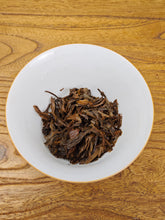 Load image into Gallery viewer, 2011 Spring Keyixing GUAFENGZHAI YIWU Raw Pu&#39;er Tea Cake 可以兴刮风寨生普洱茶
