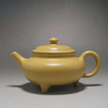 Load image into Gallery viewer, Fully Handmade Benshan Duanni Three Leg vessel Teapot by Tao Yubing 全手工陶宇冰本山段泥三足盉 260ml
