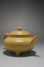 Load image into Gallery viewer, Fully Handmade Benshan Duanni Three Leg vessel Teapot by Tao Yubing 全手工陶宇冰本山段泥三足盉 260ml
