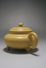 Load image into Gallery viewer, Fully Handmade Benshan Duanni Three Leg vessel Teapot by Tao Yubing 全手工陶宇冰本山段泥三足盉 260ml

