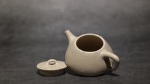 Load image into Gallery viewer, Baiyuduan Little Shipiao Yixing Teapot 白玉段小石瓢 100ml
