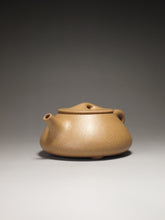Load image into Gallery viewer, Fully Handmade Huangjin Duan Shipiao with Carving by Gu Shuyun 全手工顾淑云黄金段景舟石瓢 280ml
