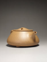 Load image into Gallery viewer, Fully Handmade Huangjin Duan Shipiao with Carving by Gu Shuyun 全手工顾淑云黄金段景舟石瓢 280ml
