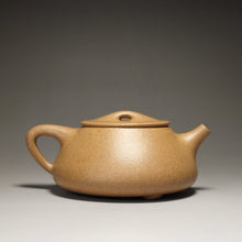 Load image into Gallery viewer, Fully Handmade Huangjin Duan Shipiao with Carving by Gu Shuyun 全手工顾淑云黄金段景舟石瓢 280ml
