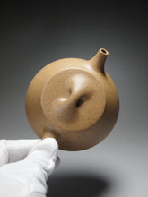 Load image into Gallery viewer, Fully Handmade Huangjin Duan Shipiao with Carving by Gu Shuyun 全手工顾淑云黄金段景舟石瓢 280ml
