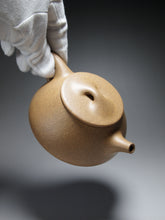 Load image into Gallery viewer, Fully Handmade Huangjin Duan Shipiao with Carving by Gu Shuyun 全手工顾淑云黄金段景舟石瓢 280ml
