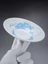 Load image into Gallery viewer, Youshengcai Jingdezhen Porcelain Tea Boat 般书人卷边盘 280ml
