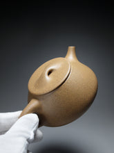 Load image into Gallery viewer, Fully Handmade Huangjin Duan Shipiao with Carving by Gu Shuyun 全手工顾淑云黄金段景舟石瓢 280ml
