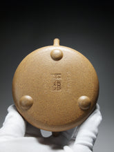 Load image into Gallery viewer, Fully Handmade Huangjin Duan Shipiao with Carving by Gu Shuyun 全手工顾淑云黄金段景舟石瓢 280ml

