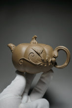 Load image into Gallery viewer, Fully Handmade Lao Duanni Pumpkin Yixing Teapot by Fan Aijuan 全手工老段泥南瓜壶 (范爱娟制) 210ml
