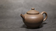 Load image into Gallery viewer, Jiangponi Julun Yixing Teapot High Fired 降坡泥巨轮珠-高温 105ml
