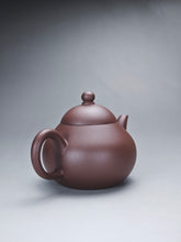 Load image into Gallery viewer, Dicaoqing Pear Yixing Teapot 底槽清梨形壶 150ml
