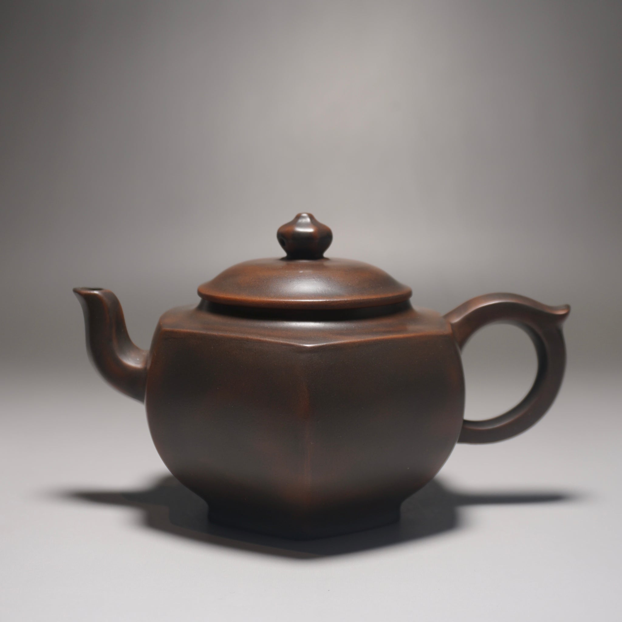 陶芸/陶器 Chinese Yixing Zisha Clay Carved Teapot By GU Jingzhou