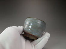 Load image into Gallery viewer, Shino Glazed Stoneware Teacup no.3 手工陶艺志野杯 118ml
