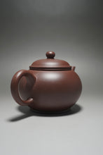 Load image into Gallery viewer, Big Lao Zini Shuiping Yixing Teapot 老紫泥水平 400ml
