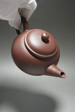Load image into Gallery viewer, Big Lao Zini Shuiping Yixing Teapot 老紫泥水平 400ml
