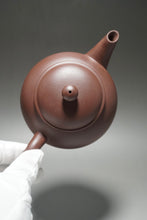 Load image into Gallery viewer, Big Lao Zini Shuiping Yixing Teapot 老紫泥水平 400ml
