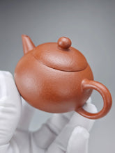 Load image into Gallery viewer, Zhuni Dahongpao Yinchun Shuiping Yixing Teapot 朱泥大红袍寅春水平 105ml
