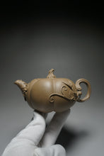 Load image into Gallery viewer, Fully Handmade Lao Duanni Pumpkin Yixing Teapot by Fan Aijuan 全手工老段泥南瓜壶 (范爱娟制) 210ml
