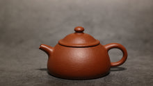 Load image into Gallery viewer, Zhuni Dahongpao Limao Yixing Teapot, 朱泥大红袍笠帽 115ml
