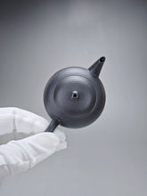 Load image into Gallery viewer, Heini (Wuhui Zhuni) Shuiping Yixing Teapot 焐灰朱泥小水平 65ml
