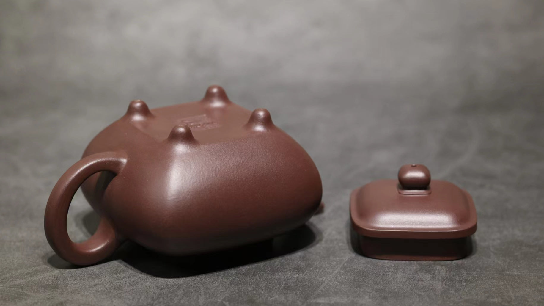 Lao Zini Square Yixing Teapot 老紫泥四方传炉 190ml – MudandLeaves