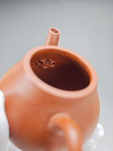 Load image into Gallery viewer, Zhuni Dahongpao Tall Pear Yixing Teapot 朱泥大红袍高梨形壶 125ml
