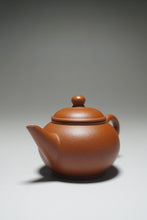 Load image into Gallery viewer, Small Zhuni Shuiping Yixing Teapot 朱泥小水平 70ml
