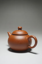 Load image into Gallery viewer, Small Zhuni Shuiping Yixing Teapot 朱泥小水平 70ml
