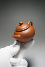 Load image into Gallery viewer, Small Zhuni Shuiping Yixing Teapot 朱泥小水平 70ml

