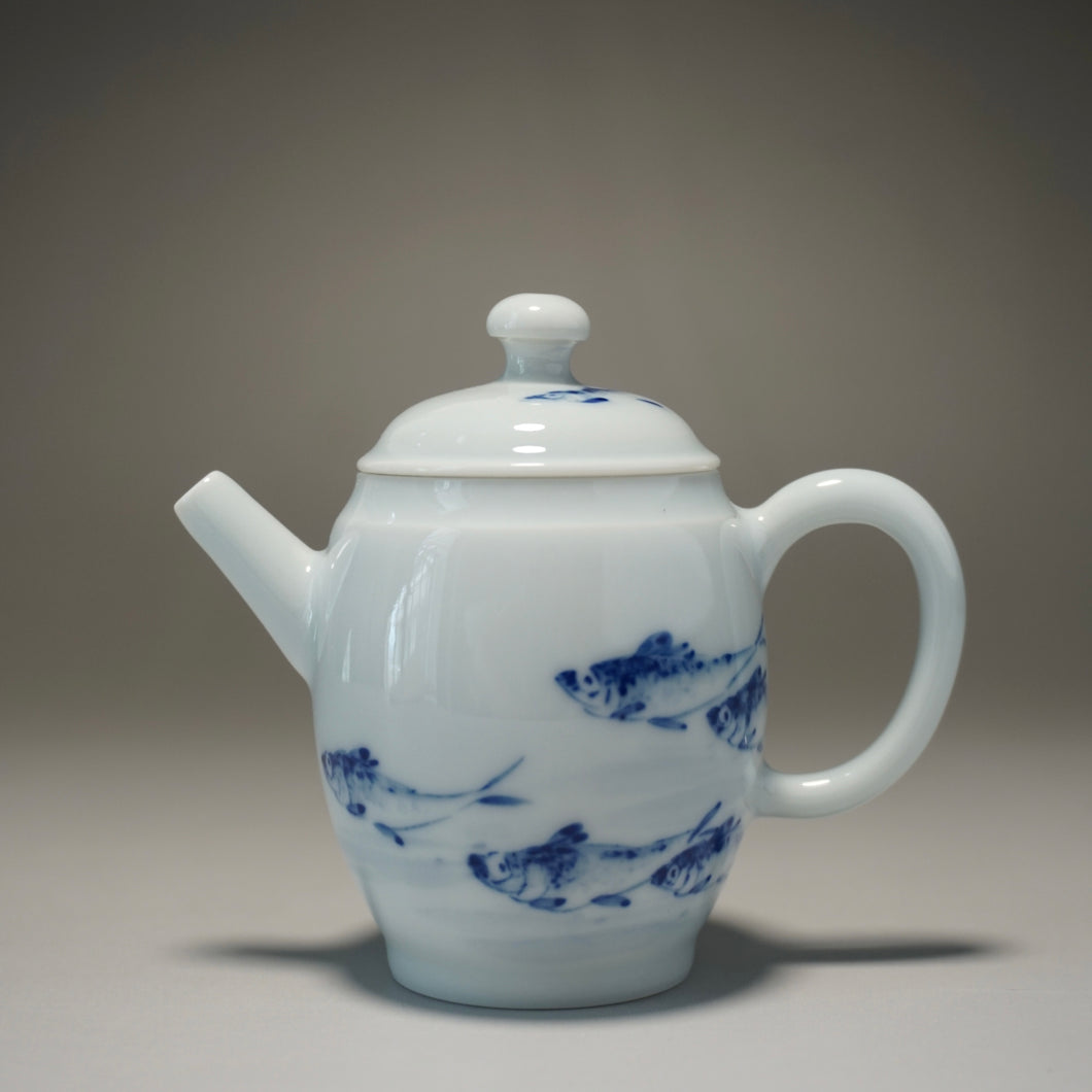 Qinghua Fish Motif Jingdezhen Porcelain Teapot 青花写意小高仕壶 70ml