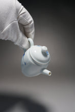 Load image into Gallery viewer, Qinghua Fish Motif Jingdezhen Porcelain Teapot 青花写意小高仕壶 70ml
