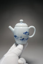 Load image into Gallery viewer, Qinghua Fish Motif Jingdezhen Porcelain Teapot 青花写意小高仕壶 70ml
