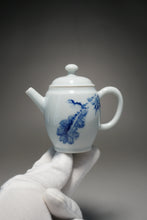 Load image into Gallery viewer, Qinghua Little Bird Jingdezhen Porcelain Teapot 青花写意小高仕壶 70ml
