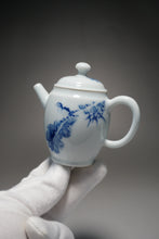 Load image into Gallery viewer, Qinghua Little Bird Jingdezhen Porcelain Teapot 青花写意小高仕壶 70ml

