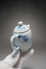 Load image into Gallery viewer, Qinghua Little Bird Jingdezhen Porcelain Teapot 青花写意小高仕壶 70ml
